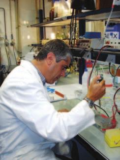 MICROBIOLOGíA 8 ENTREVISTA Prof. Dr. L. Jesús García-Gil. Catedrático de Microbiología Universidad de Girona Cómo ha evolucionado la microbiología en los últimos 0 años?