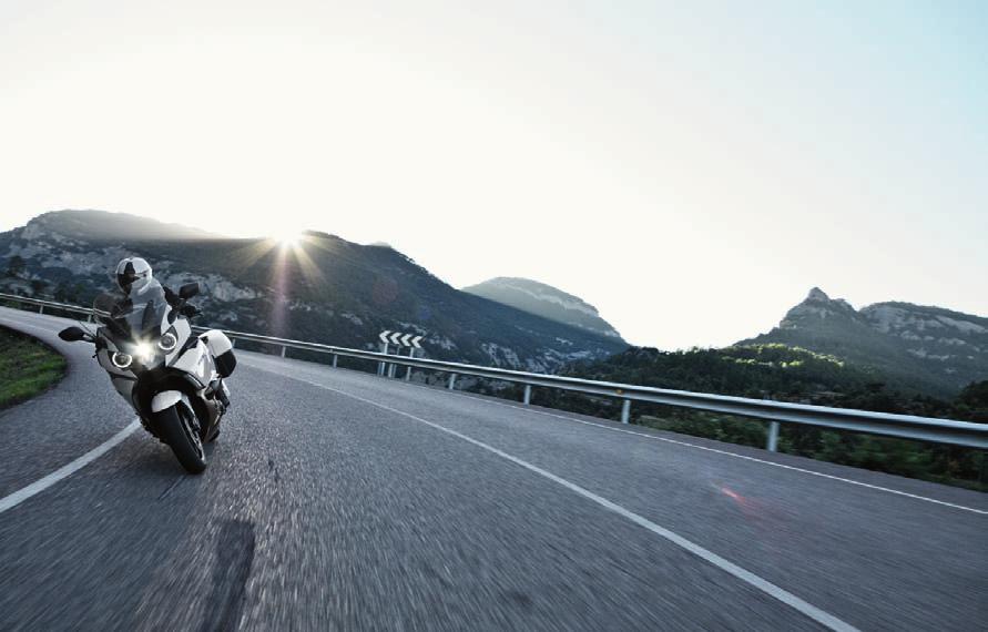 RESUMEN GENERAL La distancia equivale a libertad. Esta moto ofrece una combinación de dinamismo, confort y elegancia, así como una sensación única. Gran Turismo en estado puro.