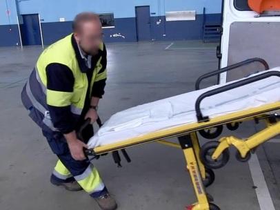 Buenas prácticas ergonómicas: Manipulación de camilla y rampa en ambulancia Temas: Publicaciones Por : Laboratorio de Ergonomía.