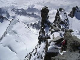 Desnivel +700m. Día 3. Ascensión al Gran Paradiso (4061m) Para ascender a la cima más alta de los Alpes Italianos (4061m.