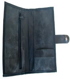 cremallera), un bolsillo exterior, cierre con lengüeta de cuero.