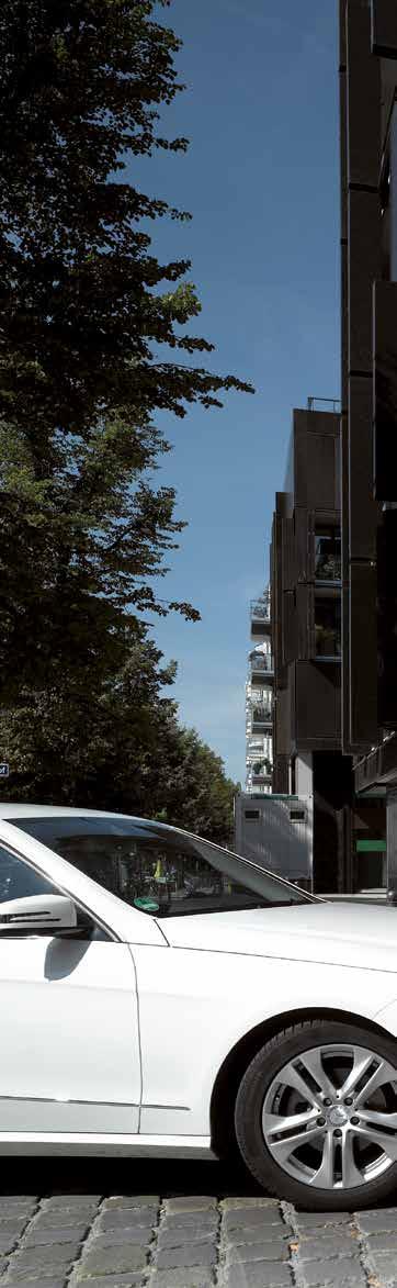 RESUMEN DE LOS TIPOS DE PUERTA Tres versiones, una calidad La puerta basculante N 500 se ofrece para garajes dobles en el sector privado y para garajes comunitarios de hasta 25 plazas de aparcamiento.