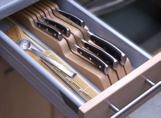 in-drawer storage tray Schubladeneinsatz bloque de cuchillos para cajón porte-couteaux pour tiroir for 7 pieces para 7 piezas length / largo: 17 width / ancho: 4 height / alto: 2 8000 Knives not