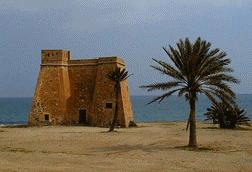 Para defender la costa de los piratas se construyeron, desde la época del reino nazarí de Granada y, más tarde, en tiempos de