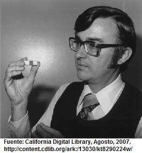 1.2.4. Cuarta Generación (1971-presente) El concepto actual de las computadoras inició en 1968 con la creación de la empresa Intel -fundada por Robert Noyce y Gordon Moore-.