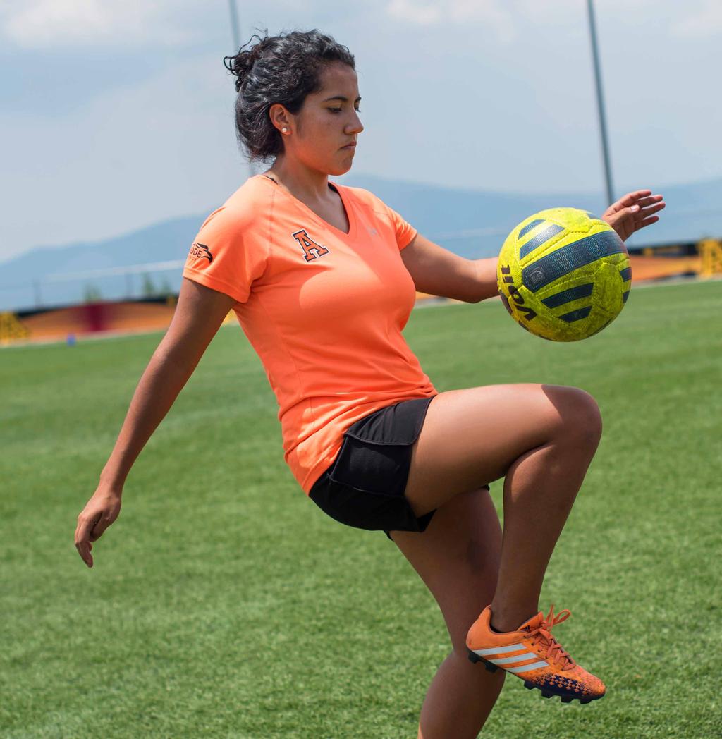 DEPORTES Fútbol varonil y femenil Posicionada como una de las mejores universidades del deporte