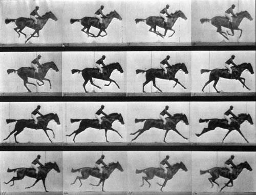 En 1889, Charles-Émile Reynaud introdujo por primera vez la pantalla en sus proyecciones en el Museo Grévin de París y con sus Pantomimas luminosas se puede afirmar que