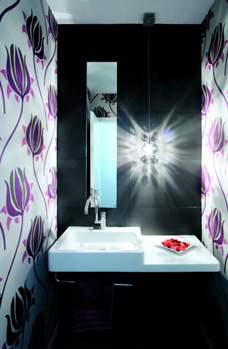 En el lavabo se puede ver lavamanos AQ7 Kaokabam de Artquitect, grifería Mil lenium M2345-C de Borrás y la lámpara de suspensión MI01+S05 de Itre. Planta Sección permite al cliente cambiarlo de color.