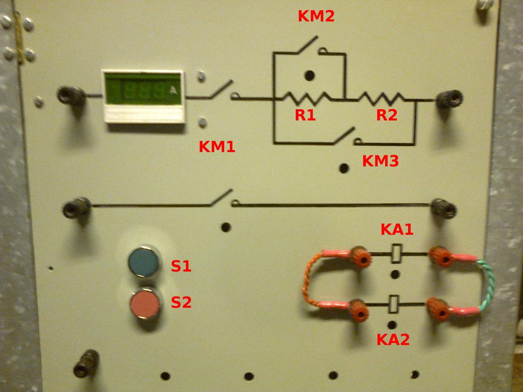 A.2. Arrancador de motores DC Está compuesto por tres contactores y dos pasos de resistencias, ver figura A3.