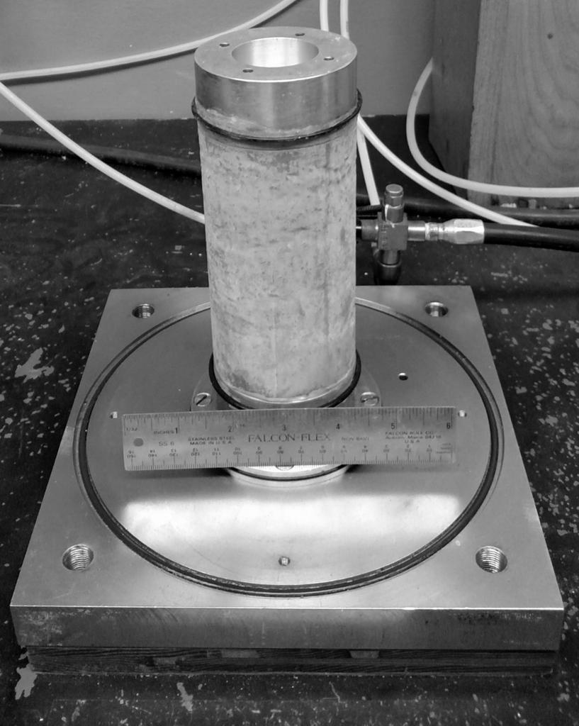 Estimated Void Ratio, e Variación de la relación de vacíos (e) vs presión isotrópica de confinamiento (s o ) Propiedades dinámicas en el desmonte de mina Espécimen SRK-01 Isotropic Confining