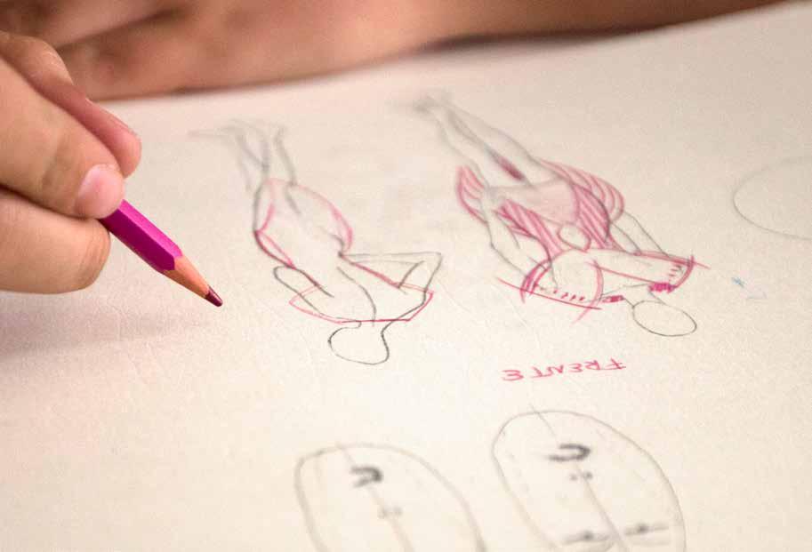 Diseño de Moda Junior investigación a través de moodboards, ejercicios de creatividad y innovación del concepto todo reflejado en el sketchbook).