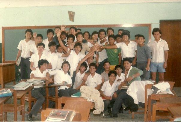 Este fue mi clase en la escuela. En la escuela todos llevábamos uniforme de la escuela.