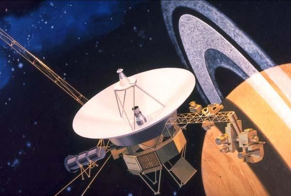 La masa y la potencia de un vehículo espacial tienen una importancia fundamental Los vehículos espaciales de espacio lejano se asemejan a antenas gigantes con instrumentos adosados No pueden generar