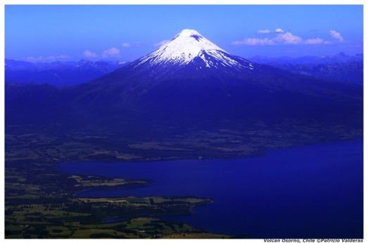 La actividad eruptiva histórica del volcán Osorno se ha caracterizado esencialmente por episodios de baja explosividad entre los cuales destaca la erupción Fisural de 1835 AD.