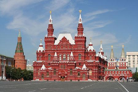 Alojamiento en el hotel de San Petersburgo. Día 4 SAN PETERSBURGO Vuelo a MOSCÚ Por la mañana Visita a Pushkin con sala de ámbar incluida.