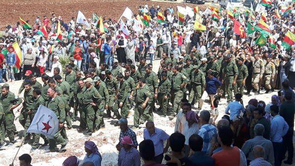 Miles pobladores de Efrîn se movilizan contra la ocupación turca Miles de pobladores del cantón Efrîn, de la Federación del Norte de Siria, se movilizaron este miércoles para rechazar la invasión