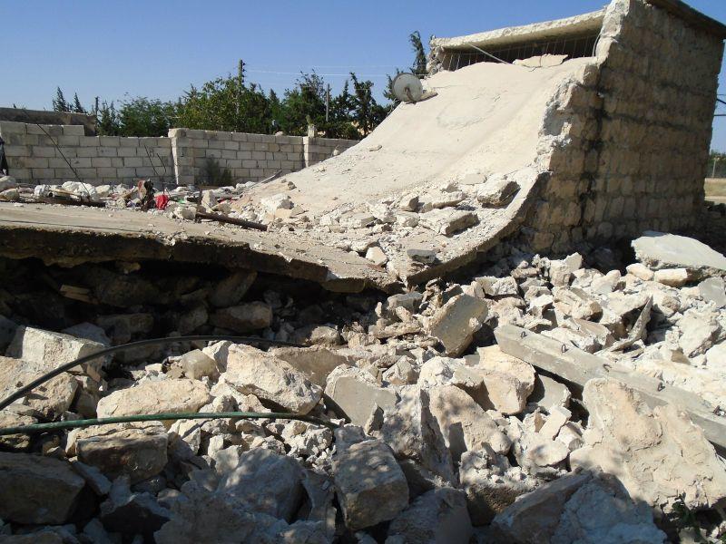Grupos terroristas aliados a Turquía devastan aldeas en Efrîn Las aldeas Malkiyê y Merenaz del distrito de Shera, en el cantón Efrîn (Kurdistán sirio) fueron convertidas en ruinas luego de los