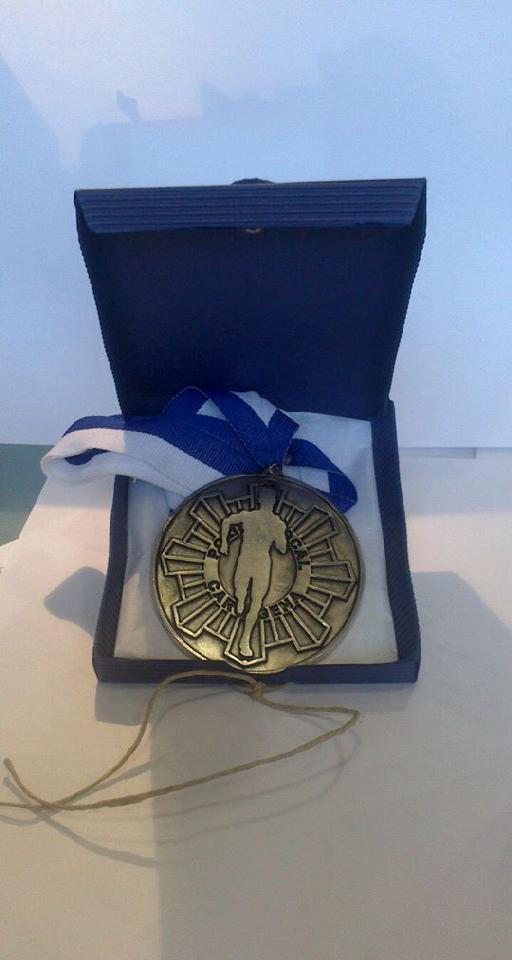 MEDALLAS PERSONALIZADAS Diseño personalizado de la medalla que se entregara a los tres primeros de cada categoría.