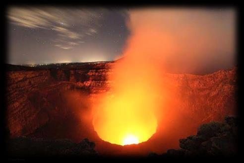 El Parque Nacional Volcán Masaya comprende un área de 54km² que incluye dos volcanes y cinco cráteres.