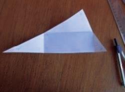 Así representamos la conocida condición de la suma de los ángulos interiores de un triángulo cualquiera.