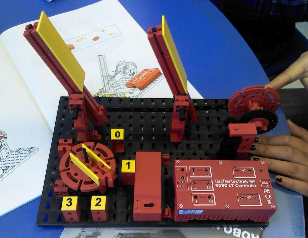 Objetivo Construir el modelo estándar de un limpiaparabrisas utilizando piezas de lego y otros equipos electrónicos.