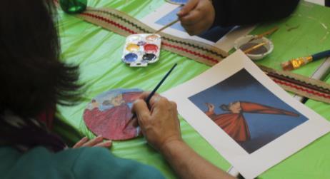 En el marco del festival de Día de Reyes que se celebra cada año en la sede de dicho museo, la pintora ofreció un mensaje sobre su arte al público asistente, subrayando que la tortilla es el símbolo