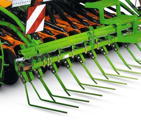 La sembradora se apoya directamente sobre el rodillo, lo que permite al cultivador rotatorio trabajar sin