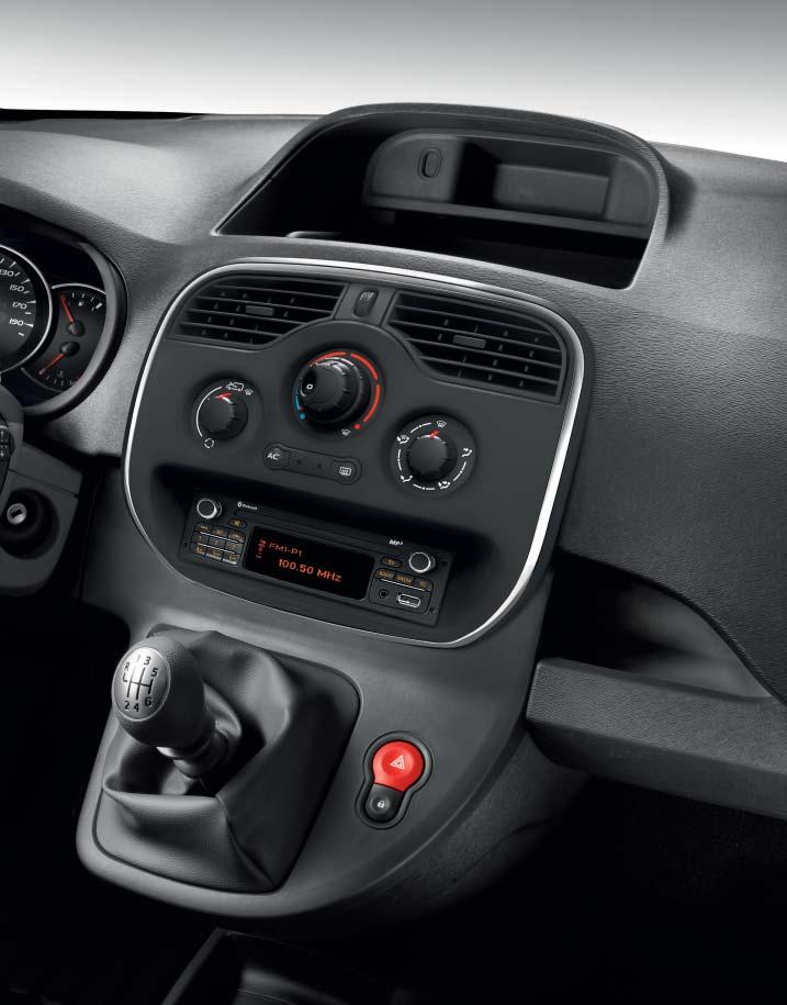 El sistema mutimedia conectado Renault R-LINK permite disfrutar de la navegación gracias a los servicios TomTom LIVE* incluyendotomtom Traffic, información del tráfico en tiempo real, música,