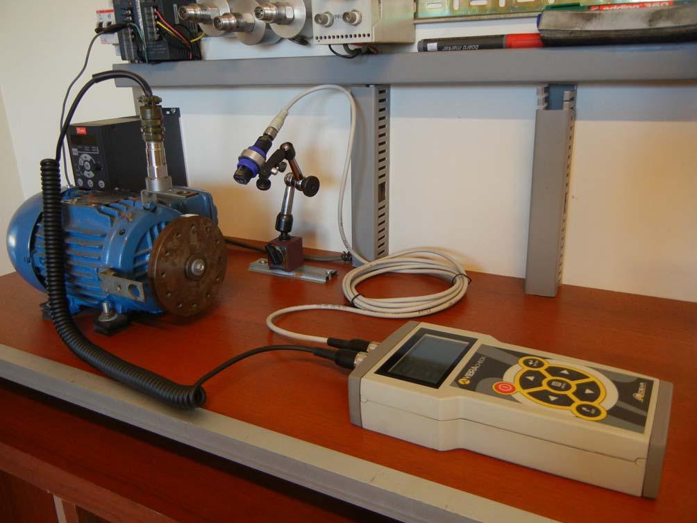 En este ejemplo de laboratorio se indican los pasos a seguir para balancear un disco que gira a una velocidad de 900 RPM.