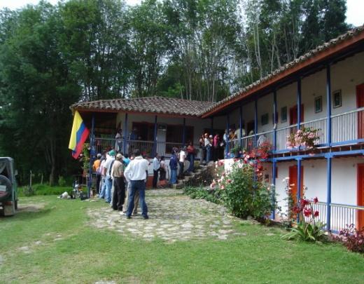Beneficiarios de la investigación participativa Año Municipio Agricultores Area sembrada Plantas 2007 Santa Rosa de Cabal 20 4.