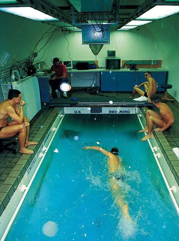 Canal de Natación (Piscina con Flujo) Permite a los nadadores simular con gran