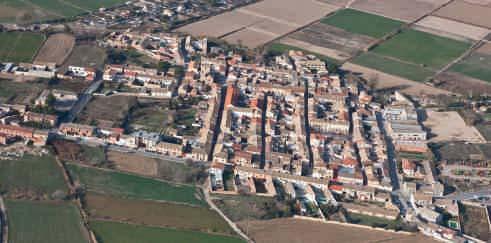 Desde antiguo vinculado a la capital, gozó como los demás barrios históricos de una amplia autonomía administrativa. Independiente en 1834, quiso volver a integrarse en Zaragoza en 1897.