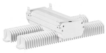 500W y luminarias de 4 a 8 lámparas fluorescentes T5/T8 de alta intensidad en aplicaciones de alto montaje.