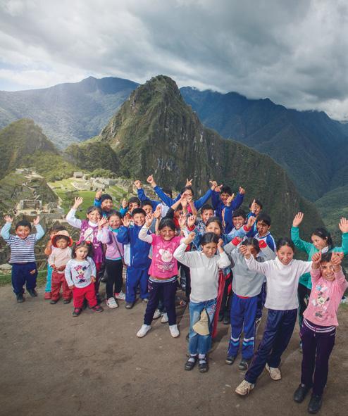 DESCUBRIENDO MACHU PICCHU CON PERURAIL Este programa permite que niños y niñas de diferentes comunidades de Cusco, vivan una experiencia única de viaje hacia Machu Picchu, en un paseo inolvidable por
