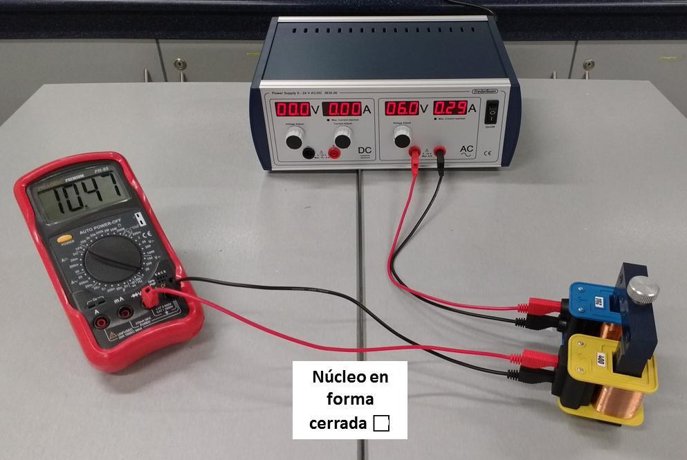 Fig. 04: Medida de voltajes para un transformador con núcleo cerrado.