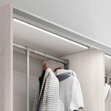 leather effect color Pull-out trouser hanger