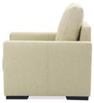 sai design: Estudio Seniorcare La colección de sofás SAI destaca por su sencillo diseño de líneas rectas bien proporcionadas.