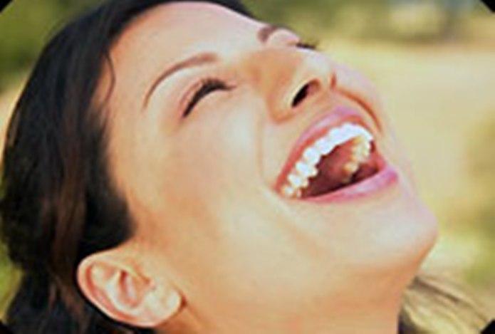 La risa es un estado emocional, cuya localización cerebral se sitúa en la zona más antigua.