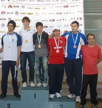 En el Campeonato de Maxi Tiro ganaron medalla de oro: en 50 m Pistola Javier Beviacqua, Juan C. Chimisso, José Goyburu, y Norberto Steffen.