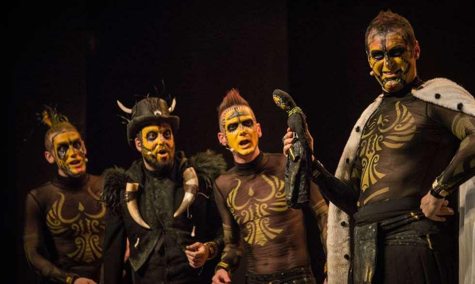 Una tribu muy divertida The Primitals, una comedia canalla a capela en el Alfil, está protagonizada por cuatro curiosos aborígenes Belén Kayser.