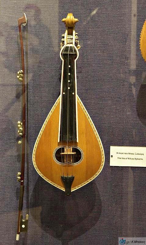 Ravanastron: Rebab Algerino: Instrumento del siglo XV Instrumento creado en Argelia, parecido al Rebab Arabo Lyra Griega: Viola da Gamba: Quizás es el instrumento más Instrumento similar parecido al