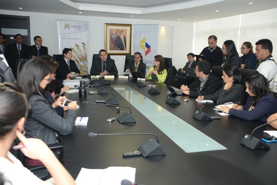 2014: CONCRECIÓN DE IMPORTANTES OPERACIONES DE FINANCIAMIENTO Ecuador en el mercado internacional de capitales. En junio de 2014 se colocaron USD 2.000 millones en bonos soberanos.