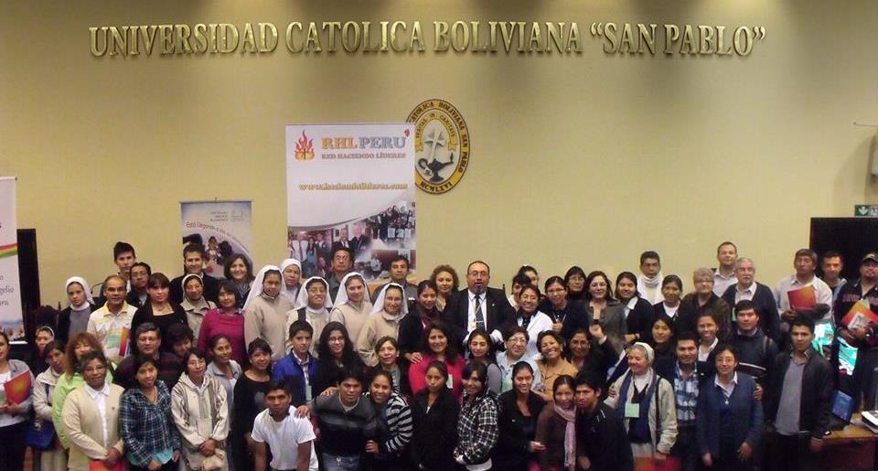 A finales de Agosto del 2013, Arturo Reyes Moquillaza viaja a Bolivia, invitado por las Religiosas Paulinas, a realizar el 1er Seminario Internacional de Coaching Pastoral en la ciudad de Cochabamba