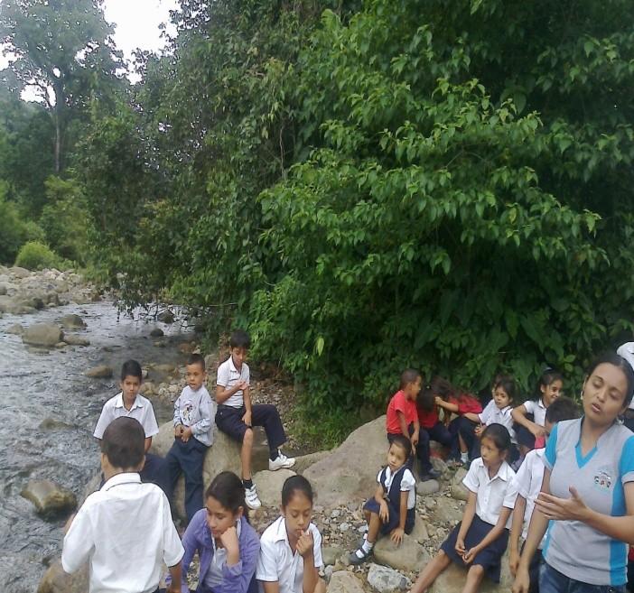 Generales / 2 Caminata Ecológica Quebrada Juan Grande El 13/10/2015 se realizó una caminata ecológica con los niño y niñas de la Escuela Básica Estadal Concentrada Las Doradas en junto con las