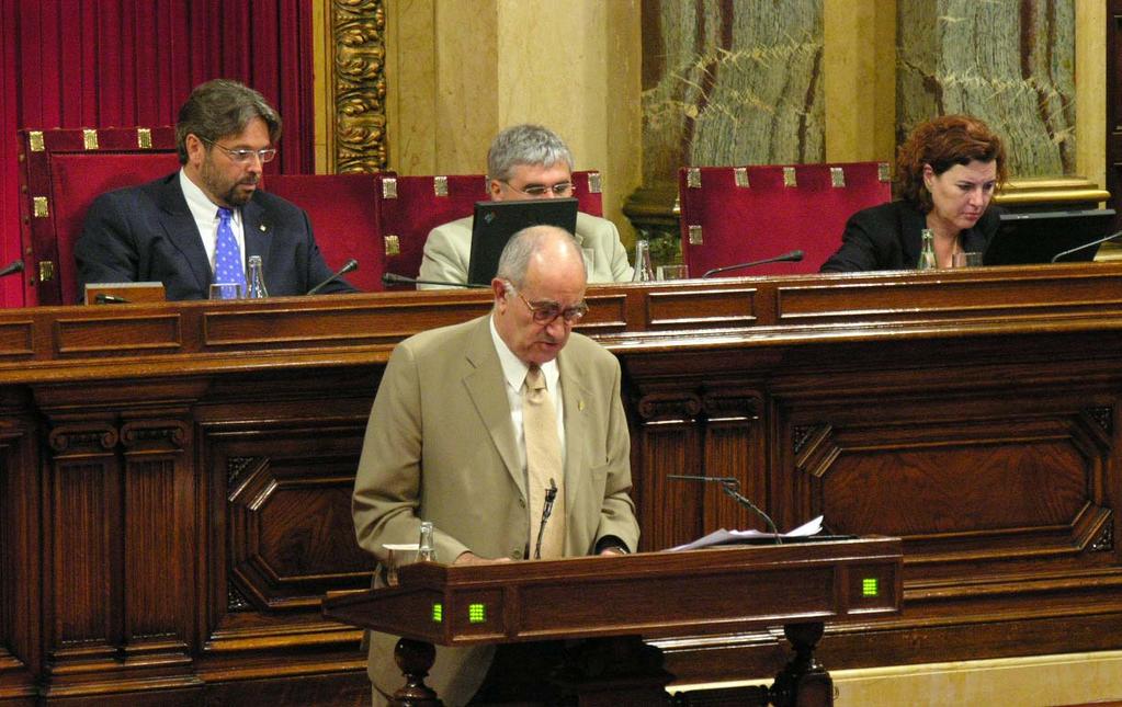 El síndico mayor en la primera comparecencia ante del Pleno del Parlamento, para presentar el informe de la Cuenta general de la Generalidad de Cataluña relativo al ejercicio 2003. 2.4.