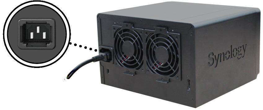 Conexión con Synology DiskStation 1 Conecte un extremo del cable de alimentación al puerto