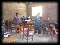 2001 La IE de educación inicia operación, con 1 docente y personal de apoyo.
