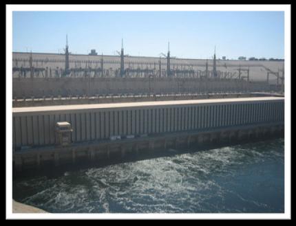 Hình: Nhà máy phát điện đập Aswan, Ấn Độ. Tên Quốc gia Năm xây dựng Công suất Công suất/giờ Itaipú Brasil/Paraguay 1984/1991/2003 14,00 MW 93.
