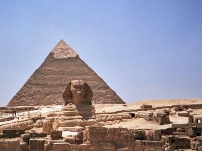 pedres indica el dia més llarg de l'any. A l'antiga Babilònia es va introduir la mesura de l'angle en graus.