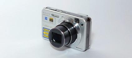 La cámara fotográfica Al igual que en la fotografía clásica o analógica, existen varios tipos de cámaras digitales con características específicas.